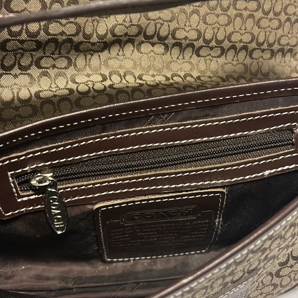 Vintage Coach shoulder bag in gently used condition - Picture 8 of 8